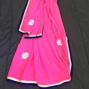 Price dropped-Never worn beautiful sari with matching blouse 👌👌